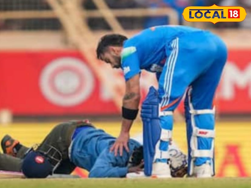 রবিবার রাঁচিতে ভারত বনাম দক্ষিণ আফ্রিকার ওয়ানডে ম্যাচে সেঞ্চুরি করেন বিরাট। তার পরেই দৌড়ে মাঠে ঢুকে পড়ে তাঁর পায়ে লুটিয়ে পড়েন এক ভক্ত। জানা গিয়েছে, বিরাট কোহলির সেই ভক্ত আসলে আরামবাগের পুরশুড়ার বাসিন্দা। নাম শৌভিক মুর্মু। আপাতত রাঁচি পুলিশ তাঁকে আটক করে রেখেছে। প্রিয় ক্রিকেটারকে একটিবার ছুঁয়ে দেখার জন্য বারবার চেষ্টা করেছেন পুরশুড়ার এই যুবক। তাঁর বাড়ি মধুপুর আদিবাসী পাড়ায়।