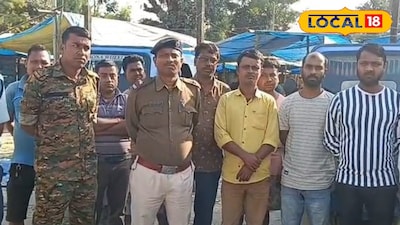 টোটো চালকদের নিয়ে পুলিশ 