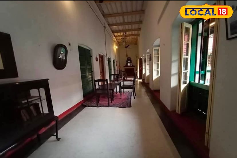 প্রথম দর্শনেই প্রেম। সোনাক্ষী সিংহ আর রণবীর সিংহের ‘লুটেরা’ ছবির শুটিং এই বাড়িতেই হয়েছিল। বাড়ির মেয়েরা যাতে অন্দরের জানলা খুলে বাইরেটা দেখতে পান, অথচ তাঁদের কেউ দেখতে না পায় সেই ব্যবস্থা করা ছিল অলিন্দে ছোট ছোট জানলা করে। বাড়ির সবই সাবেক প্রথার।