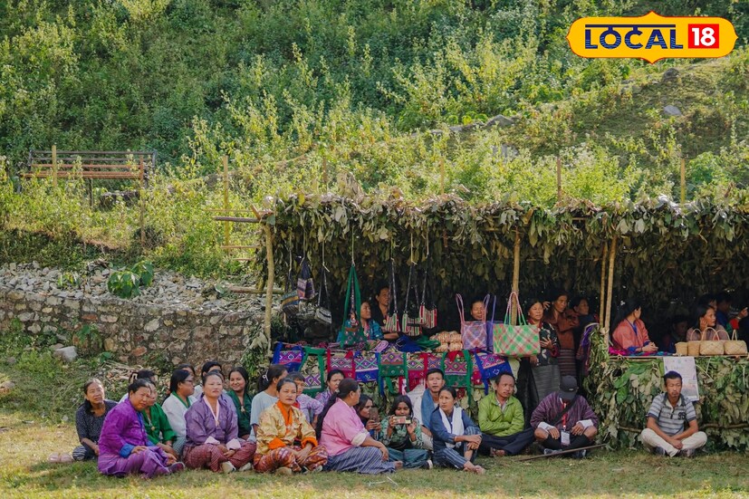 বক্সা পাহাড়ে ডুকপা উৎসবে তিরন্দাজি প্রদর্শনী অন্যতম আকর্ষণ। পর্যটকরা এই খেলা সচরাচর দেখতে পান না। তা দেখতে পাহাড়ে আসেন অনেকে। ডুকপা উৎসব জাঁকজমকপূর্ণভাবে পালিত হয়। এবারে ছিল উৎসবের দ্বিতীয় বর্ষ।