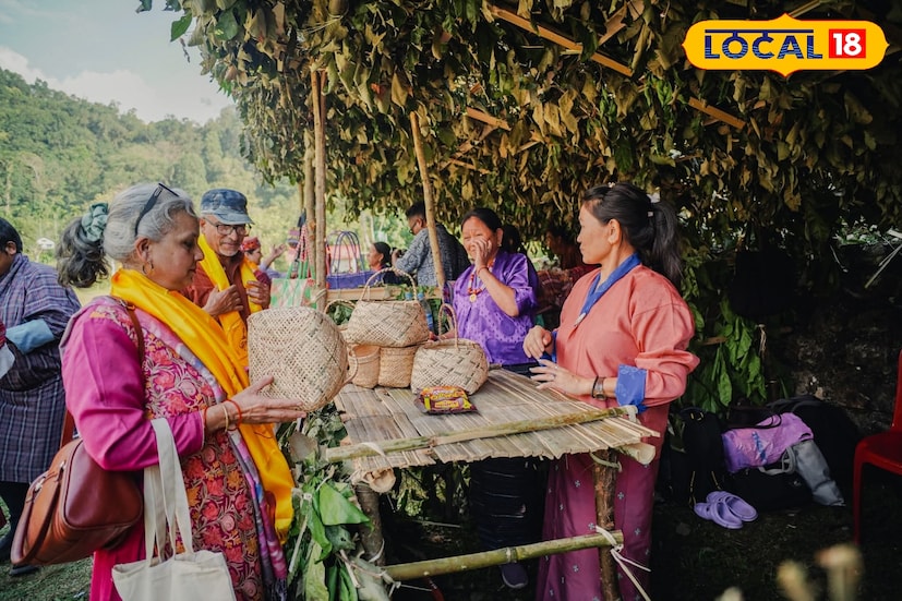 মূলত স্থানীয় লুপ্তপ্রায় ডুকপা জনজাতির সংস্কৃতিকে বিশ্বের দরবারে তুলে ধরতে বক্সায় ডুকপা লিভিং হেরিটেজ ফেস্টিভালের আয়োজন করা হয়। সেখানে ডুকপাদের নিজস্ব পদ রান্নার পাশাপাশি থাকে ছোটদের ফ্যাশন শো, তিরন্দাজি প্রতিযোগিতা। (ছবি ও তথ্য: অনন্যা দে) 