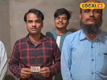 লটারি হাতে আতিকুল সামাদ ও তার পরিবার