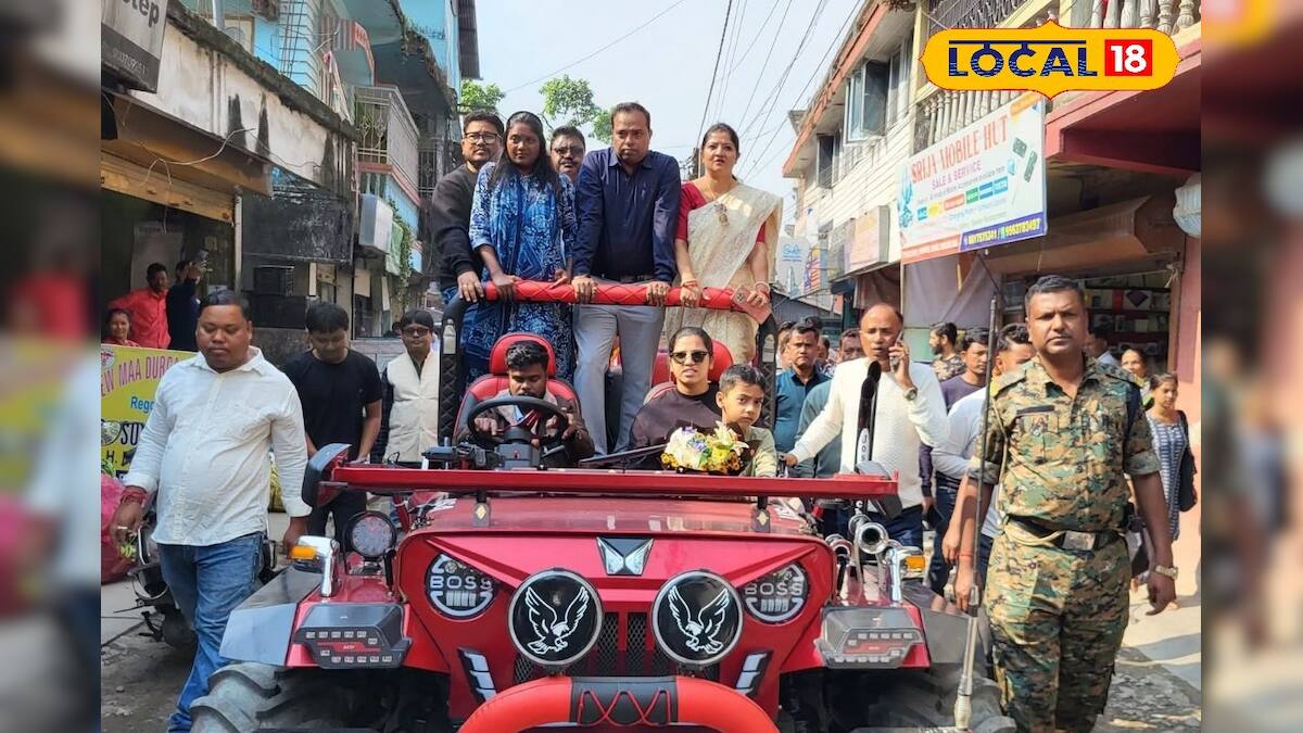 নকশালবাড়িতে রিচা ঘোষের সংবর্ধনা: উত্তরবঙ্গ রিচা-র জমকালো সংবর্ধনা, হুডখোলা জিপ, ক্রিকেট ক্যাম্প-স্টেডিয়ামও