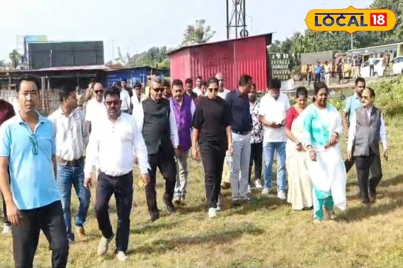 তবে এদিনের মূল চমক ছিল নকশালবাড়িতে রিচা ঘোষের ক্রিকেট কোচিং ক্যাম্প গড়ে তোলার উদ্যোগ। রিচা সকালে পরিদর্শন করেন নকশালবাড়ি স্কুল ডাংগি–সংলগ্ন মাঠ এবং মনিরাম গ্রাম পঞ্চায়েতের নির্বাচিত জমি। সঙ্গে ছিলেন শিলিগুড়ি মহকুমা পরিষদের সভাধিপতি অরুন ঘোষ, সহকারী সভাধিপতি, মহকুমা শাসক এবং বিভিন্ন পঞ্চায়েতের প্রধানসহ পরিষদের সদস্যরা। ছবি ও তথ্য : ঋত্বিক ভট্টাচার্য