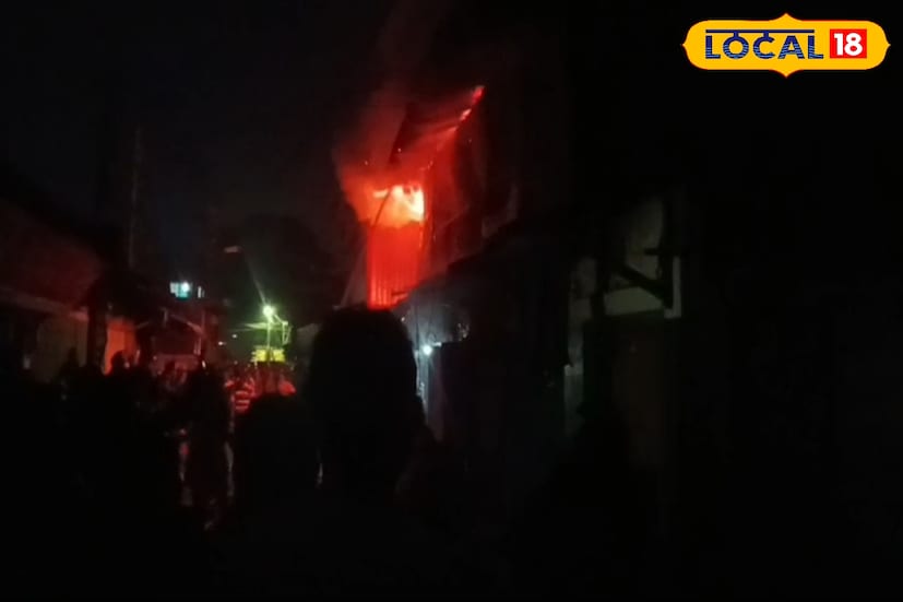 এক সপ্তাহ পার হতে না হতেই আলিপুরদুয়ার শহরে আবার ঘটল অগ্নিকাণ্ডের ঘটনা। জানা গিয়েছে, আলিপুরদুয়ার বড় বাজারের মাছ বাজারে আগুন লাগে। দু'টো দোকান একেবারেই পুড়ে ছাই হয়ে গিয়েছে।