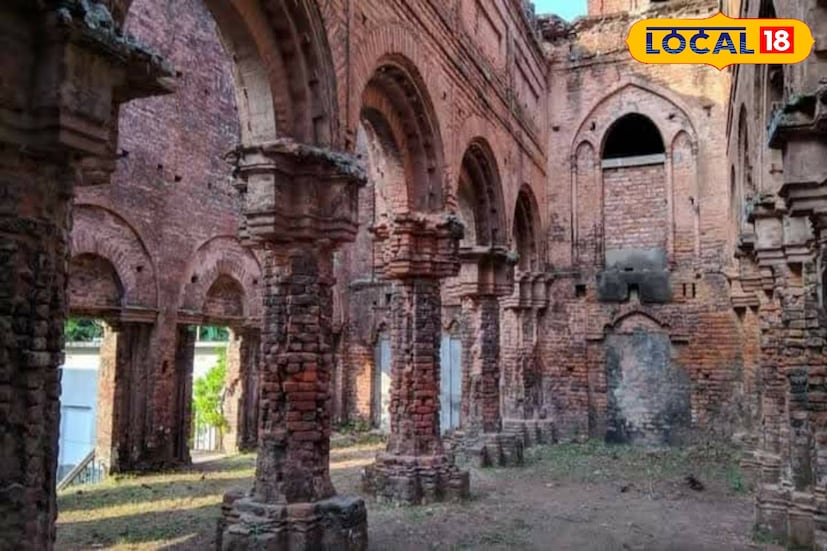 *বর্তমানে ভগ্নপ্রায় রাজবাড়ির আনুমানিক বয়স প্রায় ৪০০ বছরের কাছাকাছি। ২০০৪ সালে এই তাম্রলিপ্ত রাজবাড়িটি হেরিটেজ স্বীকৃতি লাভ করে। মধ্যযুগীয় ইন্দো ইসলামীয় স্থাপত্যের নিদর্শন তাম্রলিপ্ত রাজবাড়ি। কিন্তু কেন ভগ্নপ্রায় জানেন?