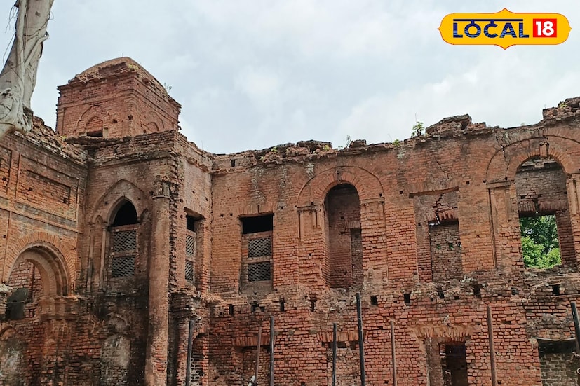 রাজপ্রাসাদ তৈরির সময়ে ব্রিটিশদের সঙ্গে তাম্রলিপ্ত রাজ পরিবারের হঠাৎই খাজনা সংক্রান্ত বিবাদ লাগে। ইতিহাসবিদদের মতে এই খাজনা সংক্রান্ত বিবাদ ব্রিটিশদের দেশীয় রাজাদের লুটে নেওয়ার এক প্রকার কৌশল ছিল। খাজনা নিয়ে সময় ‘সূর্যাস্ত আইন’ ছিল। এই আইন অনুযায়ী, দেশীয় রাজা, জমিদার বা ইজারাদারদের নির্দিষ্ট দিনে সূর্যাস্তের আগে খাজনা জমা দিতে হত। না পারলে তাঁদের সম্পত্তি দখল করে নেওয়া হত। (ছবি ও তথ্য: সৈকত শী)