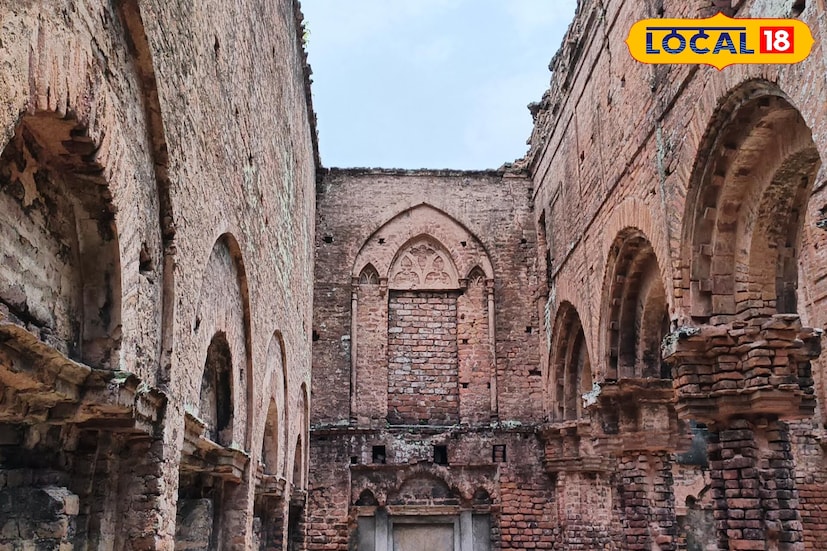 *ব্রিটিশ শাসনকালের সময় মেদিনীপুর শহরে রাজস্ব জমা দিতে যেতে হত। কিন্তু রাস্তা নিরাপদ ছিল না। পথে ডাকাতের ভয় ছিল। রাজা লক্ষ্মীনারায়ণের সেনারা রাজস্ব নিয়ে নদী এবং স্থলপথে মেদিনীপুরের দিকে যাত্রা করেন। কিন্তু ডাকাতের ছদ্মবেশে ব্রিটিশ শাসকেরা সেই রাজস্ব লুঠ করে। রাজস্ব জমা দিতে না পারায় রাজপরিবারের সম্পত্তির বড় অংশ নিলাম হয়ে যায়। সেই সময় ব্রিটিশদের তাম্রলিপ্ত রাজা লক্ষ্মীনারায়ণ ন’লক্ষ ৩৬ হাজার টাকা খাজনা দিতেন। সম্পত্তি নিলাম হওয়ায় তিনি প্রাসাদ নির্মাণ সম্পূর্ণ করতে পারেননি তিনি।