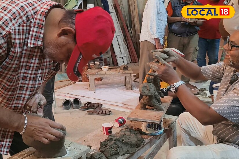 হুগলি: বাঁকুড়ার টেরাকোটা শিল্প দেখতে ছুটে যান পর্যটকরা। এবার হুগলি জেলাতেও আয়োজিত হল টেরাকোটার কর্মশালা।
