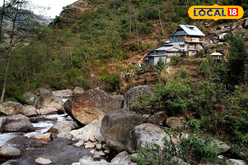 *দার্জিলিং লুপলাইন থেকে একটু দূরেই এই শান্ত গ্রাম। চা–বাগানের ধার ঘেঁষে থাকা কটেজ আর পাশে ছোট্ট নদী—এমন নির্জনতা দম্পতিদের কাছে অমূল্য। শ্রীখোলা খুব কম লোকই চেনেন, তাই অফবিটের তালিকায় এটি শীর্ষে।