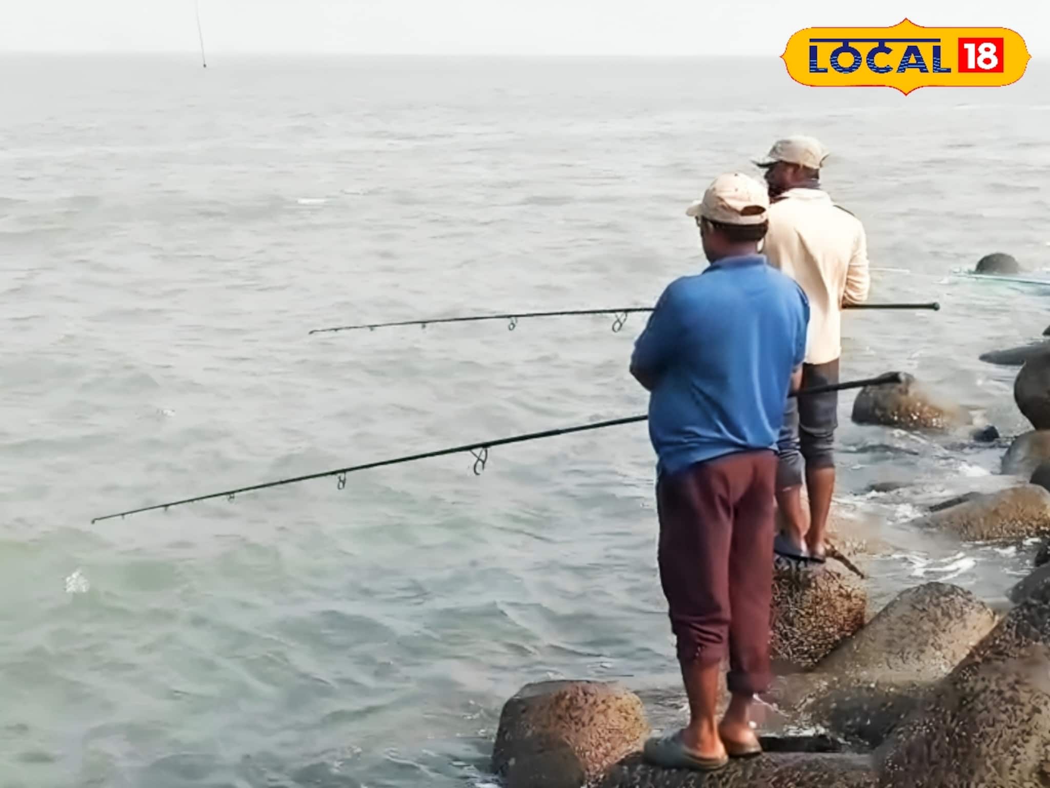 Digha News: শীতের দিঘায় বাড়তি রোমাঞ্চ! সমুদ্রস্নান নয়, মোহনায় ছিপ হাতে মাছ ধরছেন পর্যটকরা!