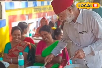 পাড়ার পুজোতে এলাহি আয়োজন,হাতে বালতি নিয়ে খাবার পরিবেশনে ব্যস্ত অরিজিতের বাবা,দেখুন ছবি