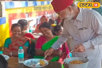 পাড়ার পুজোতে এলাহি আয়োজন,হাতে বালতি নিয়ে খাবার পরিবেশনে ব্যস্ত অরিজিতের বাবা,দেখুন ছবি পাড়ার পুজোতে এলাহি আয়োজন,হাতে বালতি নিয়ে খাবার পরিবেশনে ব্যস্ত অরিজিতের বাবা,দেখুন ছবি