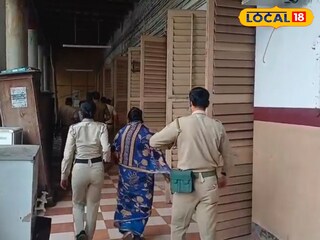 যাবজ্জীবন কারাদন্ডের পর নিয়ে যাওয়া হচ্ছে অভিযুক্তদের