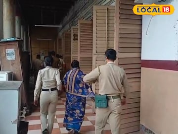 যাবজ্জীবন কারাদন্ডের পর নিয়ে যাওয়া হচ্ছে অভিযুক্তদের