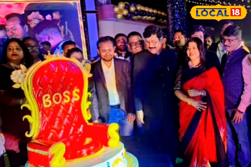 উত্তর ২৪ পরগনা, রুদ্র নারায়ণ রায়: ইকো পার্কে রাজকীয় জন্মদিন উদযাপন তৃণমূল নেতা সব্যসাচী দত্তের, তলোয়ার হাতে কেক কাটার ভিডিও ভাইরাল সোশ্যাল মিডিয়ায়