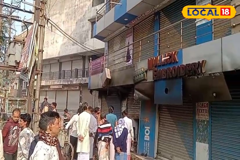 বাঁকড়া একটি ব্যবসায়িক এলাকা। এই এটিএম বুথ থেকে প্রতিদিন অসংখ্য মানুষ টাকা তুলত। এছাড়াও এলাকায় একাধিক এটিএম বুথ রয়েছে। এটিএম বুথগুলিতে নিরাপত্তার প্রয়োজন রয়েছে বলেই দাবি স্থানীয় মানুষের। (ছবি ও তথ্য: রাকেশ মাইতি )