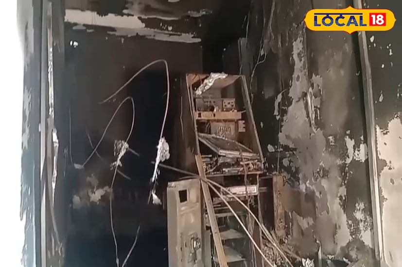 বাঁকড়া কবর পাড়া এলাকায় গভীর রাতে দুষ্কৃতীরা গ্যাস কাটার ব্যবহার করে এটিএম এ থাকা সমস্ত টাকা লুট করে। সমস্ত টাকা হাতিয়ে নেওয়ার পর এটিএম বুথে আগুন ধরিয়ে দেয় বলেই অভিযোগ। 