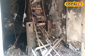 রাতের অন্ধকারে হাওড়ায় পুড়ে খাক এটিএম, টাকা লুট করে আগুন ধরিয়ে দিল দুষ্কৃতীরা রাতের অন্ধকারে হাওড়ায় পুড়ে খাক এটিএম, টাকা লুট করে আগুন ধরিয়ে দিল দুষ্কৃতীরা