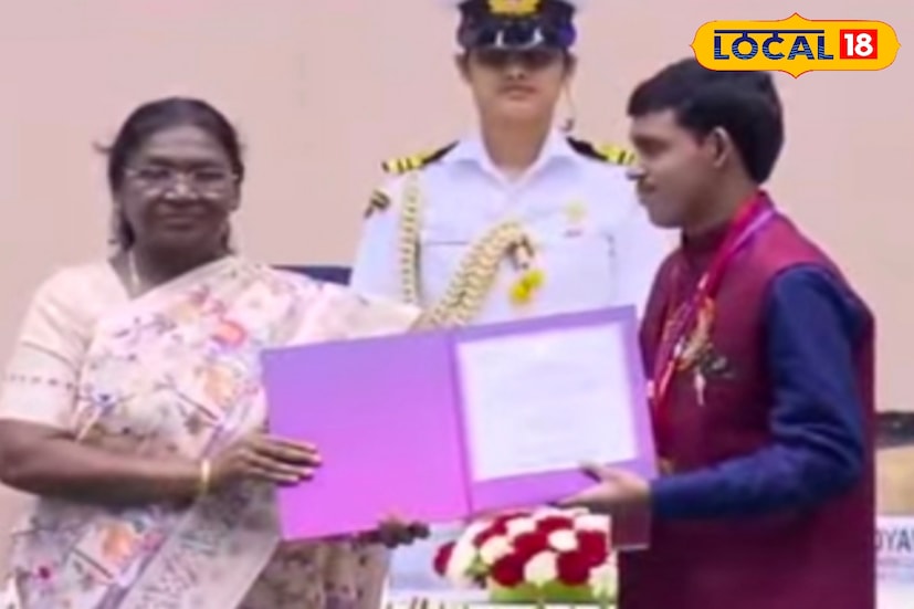 হুগলি: বিশেষ ভাবে সক্ষম, তবুও হার মানেননি। সমস্ত প্রতিকূলতাকে জয় করে উত্তরপাড়ার গর্বের সন্তান যুধাজিৎ দে দৃষ্টিহীন হয়ে সফল দৃষ্টি সম্পন্নদের দাবা প্রশিক্ষক, পেলেন রাষ্ট্রপতি পুরস্কার। 