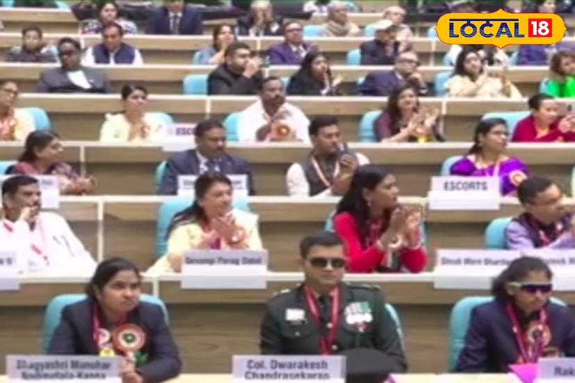 এই বিষয় পরিবারের দাদার সঙ্গে যোগাযোগ করা হলে টেলিফোনে দাদা জানান, ছোট থেকেই তাঁর ভাইয়ের অধ্যাবসায় ও ইচ্ছে শক্তি আজ এই সম্মান।এই মুহুর্তে তারা দিল্লীতে। আগামী ৬ তারিখ উত্তরপাড়ায় ফিরবেন।