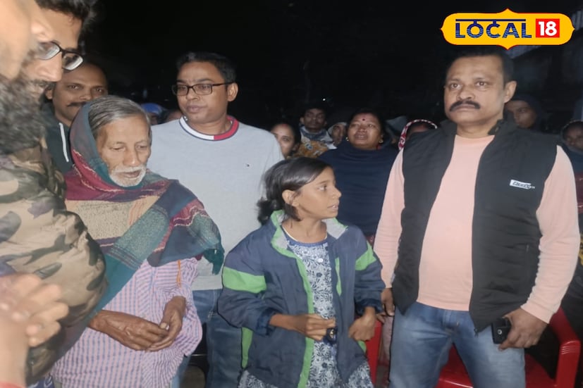 জয়নগর থানার পুলিশের মানবিক উদ্যোগ। নিখোঁজ নাবালিকাকে উদ্ধার করে তাঁর জন্মদিনের দিন পরিবারের হাতে তুলে দেওয়া হল। জয়নগর থানার এই উদ্যোগকে সাধুবাদ জানিয়েছে এলাকার মানুষ। 