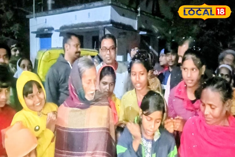 পুলিশ এবং পরিবার সূত্রে জানা যায়, পয়লা ডিসেম্বর জয়নগর থানার অন্তর্গত সরবেড়িয়া প্রামানিক পাড়া এলাকার নাবালিকা রিমঝিম প্রামাণিক (১২) নিখোঁজ হয়ে যায়। রিমঝিমের বাবা-মা কেউ নেই। সে মামার বাড়িতেই মানুষ হয়েছে।