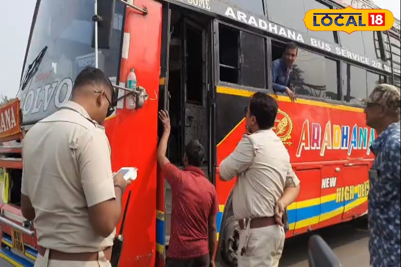 দায়িত্বশীলতা ও কর্তব্যপরায়ণতার নজির গড়ে এদিন সকালে প্রাণ বাঁচানো অভিযানে নামলেন রানাঘাট পুলিশ জেলার ট্রাফিক বিভাগের আধিকারিকরা। (ছবি ও তথ্য: মৈনাক দেবনাথ)