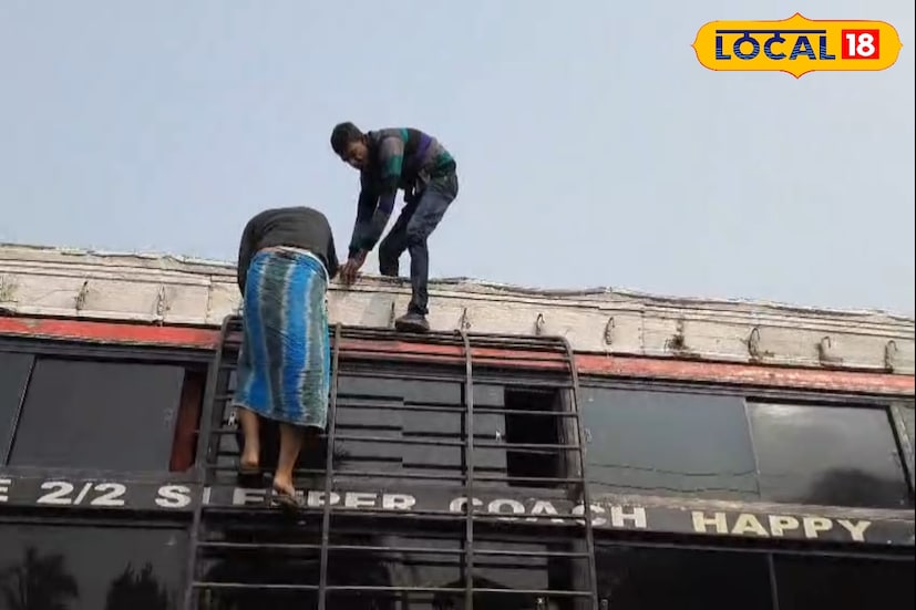 বাস থামানোর পর ছাদে বসা যাত্রীদের অবিলম্বে নামিয়ে নিরাপদ স্থানে নিয়ে আসা হয়। এরপর বাসটির বিরুদ্ধে আইন অনুযায়ী ফাইন ধার্য করা হয়। শুধু শাস্তি নয়, বাসের ড্রাইভার ও কন্ডাকটরকে কড়া সতর্কবার্তা দেন ট্রাফিক অফিসাররা—এভাবে যাত্রীদের ঝুঁকির মধ্যে রেখে চলাফেরা করলে ভবিষ্যতে কঠোর আইনানুগ ব্যবস্থা নেওয়া হবে বলে জানিয়ে দেন তারা।