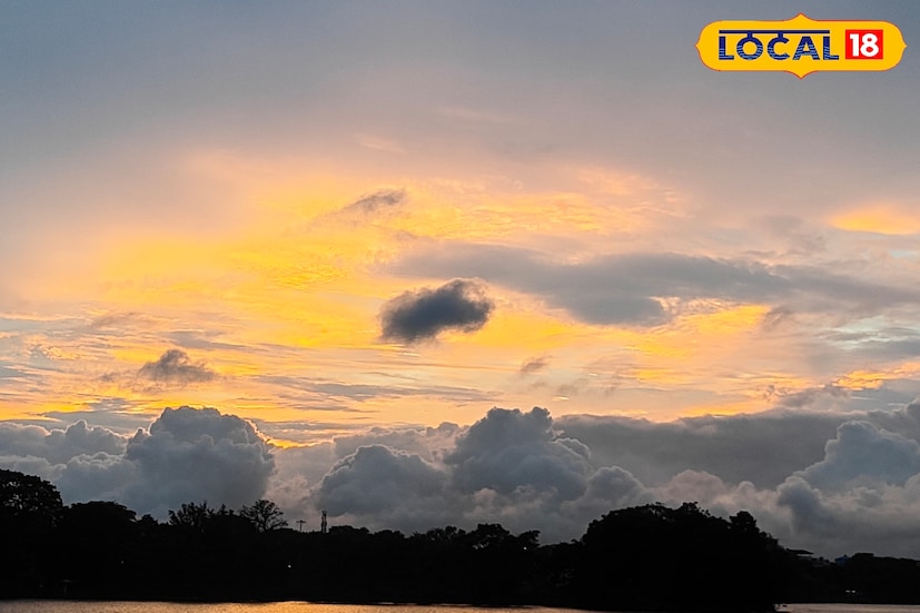 *এদিন পুরুলিয়ার সর্বোচ্চ তাপমাত্রার পারদ থাকতে পারে ২৭ ডিগ্রি সেলসিয়াস ও সর্বনিম্ন তাপমাত্রার পারদ থাকতে পারে ১১ ডিগ্রি সেলসিয়াসের আশপাশে। আবহাওয়ার পরিবর্তনের সঙ্গে তাল মিলিয়ে পরিবর্তন হচ্ছে তাপমাত্রার। ‌রোজই আবহাওয়ার খামখেয়ালী রূপ দেখা যাচ্ছে।