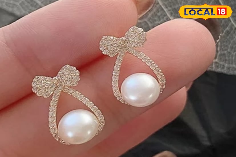 *মুক্তঃ বাস্তু মতে, মুক্তা দান করলে একজন ব্যক্তির জীবনে মানসিক যন্ত্রণা বা দুঃখ আসতে পারে। তাই কাউকে মুক্তা উপহার দেওয়া এড়িয়ে চলুন। ফলত কাউকে উপহার হিসাবে মুক্ত দান করা শুভ নয়।