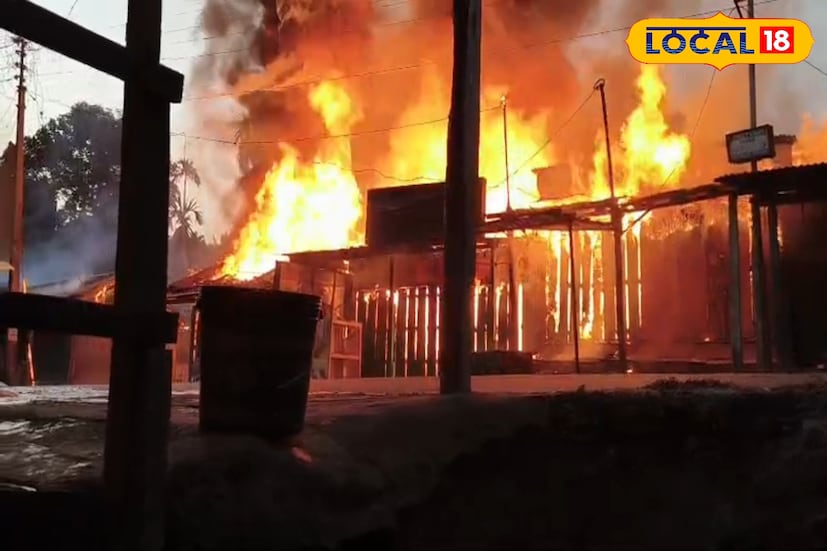 সকালে দোকান খুলতে এসে এই ঘটনা দেখতে পান ব্যবসায়ীরা। এরপর এলাকায় চাঞ্চল্য ছড়িয়ে পড়ে। আলিপুরদুয়ার থেকে দমকলের দু'টি ইঞ্জিন ঘটনাস্থলে ছুটে আসে। তাঁরা আগুন নিয়ন্ত্রণে আনে। 