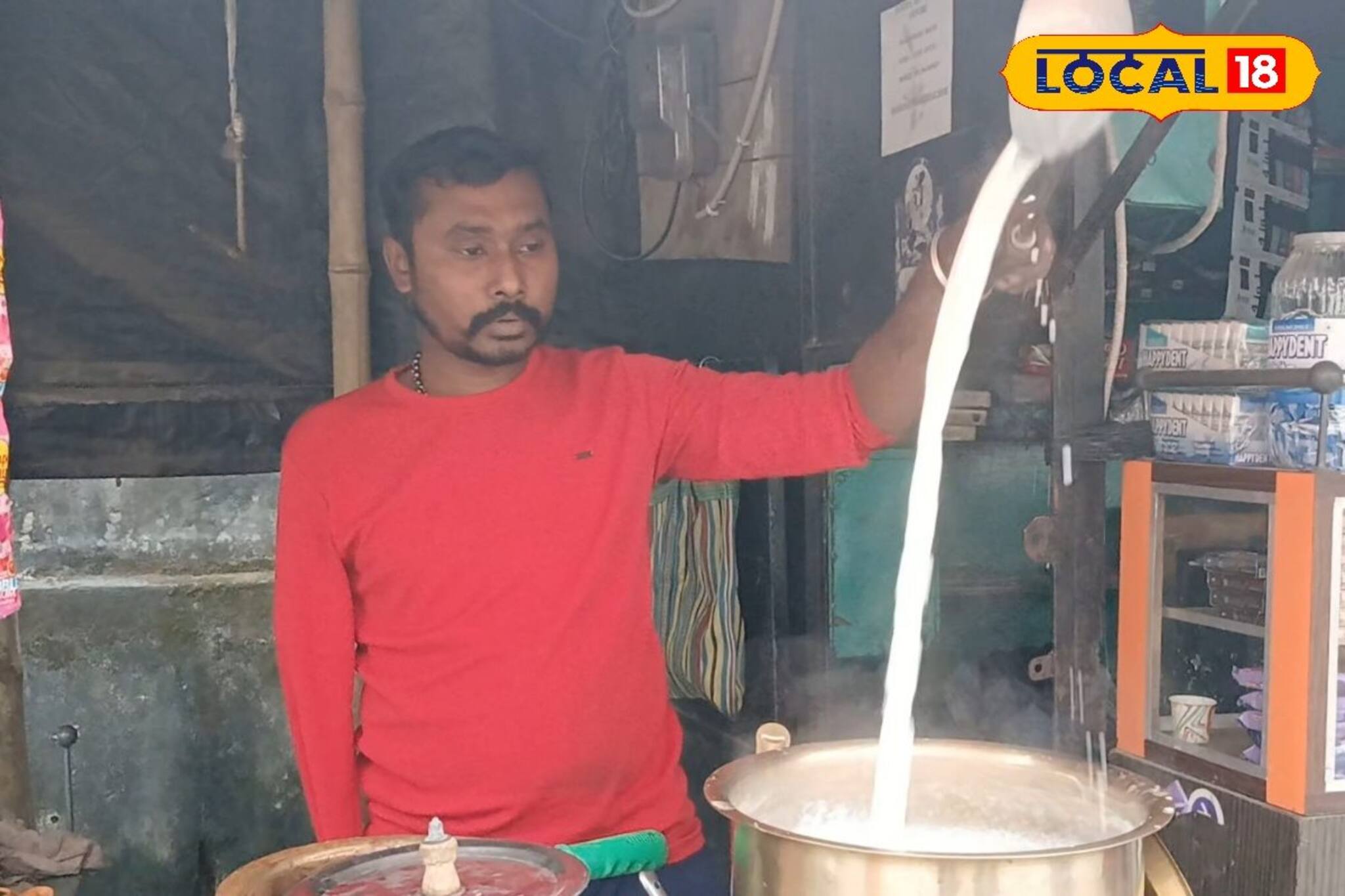 .এক হাতেই সংসারের হাল ফিরিয়েছেন! চা বিক্রেতার কাহিনী শুনলে চমকে যাবেন