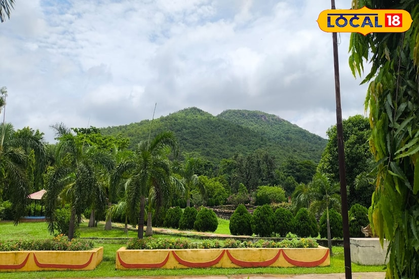 ৫ ডিসেম্বর,বিশ্ব মাটি দিবস। বাঁকুড়ার এই রুক্ষ সুক্ষ মাটি খুব একটা উর্বর না হলেও, এই মাটি থেকেই ফলে সোনা। জানেন কি, বাঁকুড়া বীজ তৈরিতে অনবদ্য ভূমিকা রাখছে গোটা রাজ্যজুড়ে। 