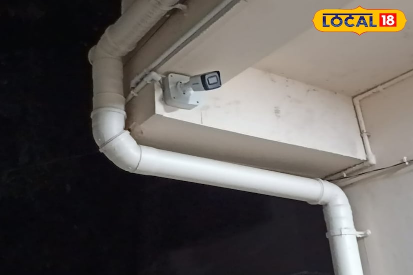 শীতের শুরুতেই পরপর উত্তরপাড়া থানা এলাকায় একাধিক বাইক, স্কুটি চুরির ঘটনা ঘটছে। চুরির ঘটনা আবারও নতুন করে বৃদ্ধি পাওয়ায় মাথা ব্যাথার কারণ হয়ে উঠেছে পুলিশের। সর্বসাধারণের উদ্দেশ্যে অমিতাভ চ্যাটার্জির এই ফেসবুক পোস্ট এবং বক্তব্য উত্তরপাড়ার মতো শান্তিপূর্ণ শহরে নাগরিক নিরাপত্তা নিয়ে আবারও প্রশ্নচিহ্ন তুলে দিল।