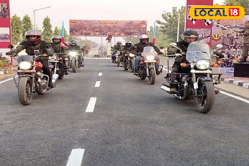 ১৯৭১ পাকিস্তানের বিরুদ্ধে ভারতীয় সেনাবাহিনীর বিজয় উদযাপন। গুয়াহাটি থেকে বিনাগুড়ির দিকে এগিয়ে আসছে ভারতীয় সেনাবাহিনীর জওয়ানরা। 