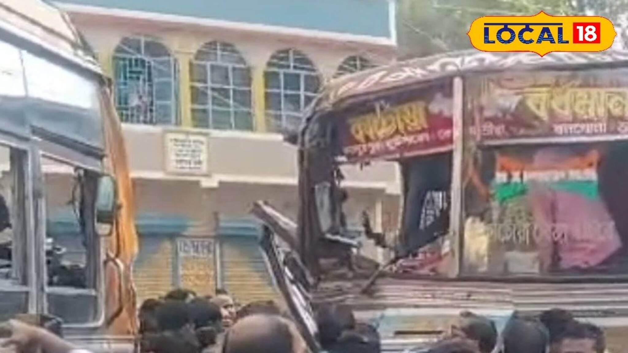 'আচমকাই টোটোর জন্যই...', বর্ধমান-কাটোয়া রোডে ভয়ঙ্কর বাস দুর্ঘটনা, মুখোমুখি সংঘর্ষে আহত ১২