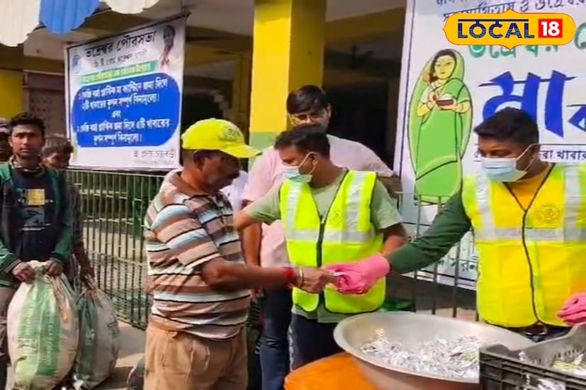 মা ক্যান্টিনে প্লাস্টিকের বিনিময়ে খাবার আনতে আসা গোপাল কর্মকার বলেন, 