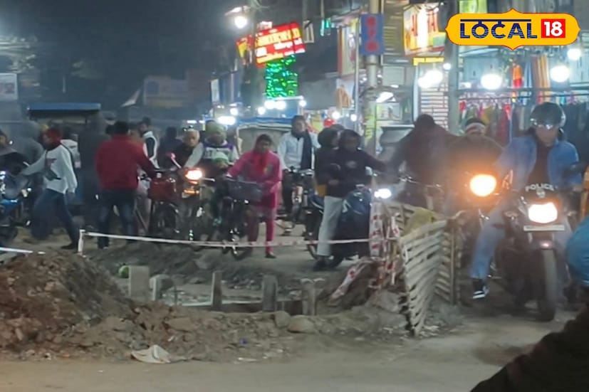 উত্তরপাড়া স্টেট জেনারেল হাসপাতাল থেকে জি টি রোড, অন্য দিকে একাধিক স্কুল যাওয়া ও আসার রাস্তা এই স্টেশন রোড।