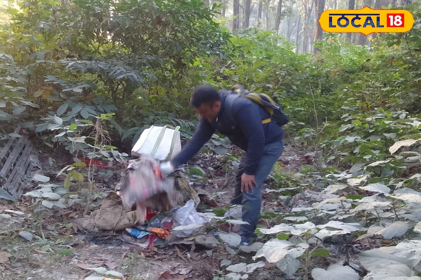 সম্প্রতি হাতির মল থেকে উদ্ধার হয়েছে পলিথিন ব্যাগ সহ নানা ধরনের প্লাস্টিকের অংশ। খবর ছড়াতেই আতঙ্কিত পরিবেশপ্রেমী ও স্থানীয় মানুষজন। পরিবেশপ্রেমীদের মতে, প্লাস্টিক খাদ্যনালীতে আটকে গেলে বন্যপ্রাণীর সংক্রমণ, হজমজনিত সমস্যা, মৃত্যুর ঝুঁকিও তৈরি হতে পারে। আর গরুমারার মতো সংবেদনশীল জঙ্গলে এই ঘটনা ভবিষ্যতে বড় বিপদের বার্তা দিচ্ছে।