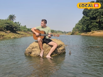 জঙ্গলমহল চষে বেড়ালেন অস্ট্রেলিয়ান যুবক,লেকে বসে গাইলেন গান!চিনুন ১৯ বছর বয়সের এই ছেলেকে