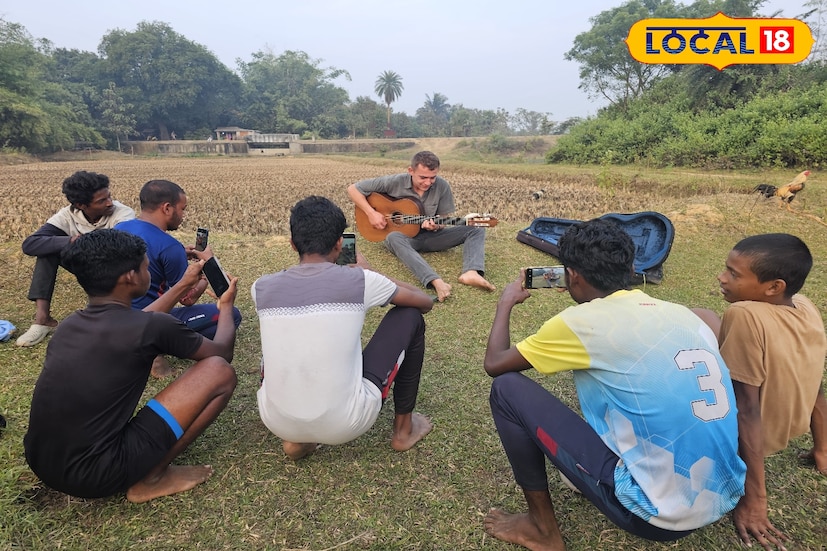 শুধু তাই নয়, ঝাড়গ্রামের পাহাড়, নদী এবং লেক উপভোগ করেছে সে। লেকের মধ্যে থাকা পাথরের উপর বসে গিটার হাতে গান গেয়েছে অস্ট্রেলিয়ান এই যুবক। তার গিটার এবং তার গলায় গাওয়া গান উপভোগ করেছেন জঙ্গলমহলবাসী। মিলাসের কথায়, ভারতীয় কোনও বিশ্ববিদ্যালয় থেকে উচ্চ শিক্ষা করতে চান। শিখতে চান ভারতীয় গান ও সংস্কৃতি। ইতিমধ্যেই কিছু হিন্দি গান শিখছি। আমি গোটা পৃথিবীকে এক্সপ্লোর করতে চাই। (ছবি ও তথ্য: রঞ্জন চন্দ)