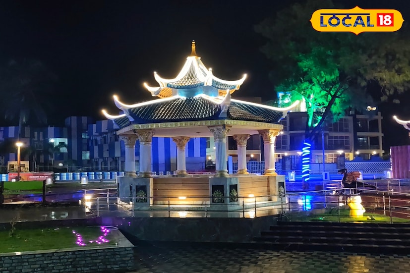 পর্ষদের তরফে, নিউ দিঘা ও ওল্ড দিঘার সমস্ত হোটেল মালিকদের ইতিমধ্যেই বার্তা দেওয়া হয়েছে নিজেদের হোটেল আলোয় সাজিয়ে তুলতে হবে। শহরকে সম্পূর্ণ উৎসবের রূপ দিতে চায় পর্ষদ। এতে বর্ষবরণের রাতে পর্যটকদের অভিজ্ঞতা আরও বাড়বে। হোটেলগুলির সামনে বিশেষ লাইট লাগানো হচ্ছে। দোকান ও রেস্তোরাঁতেও বাড়ছে সাজসজ্জা। ৩১ শে ডিসেম্বর সন্ধ্যা নামলেই দিঘা জুড়ে দেখা যাবে আলোর ঝলকানি। 