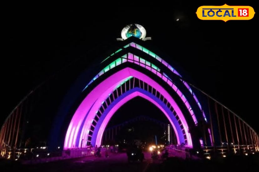 দিঘায় বর্ষবরণে রাতে থাকছে বিশেষ চমক। বিদেশী ধাঁচে আলোকসজ্জা থেকে শুরু করে আতশবাজি প্রদর্শন। সৈকত শহর দিঘাকে নতুন রূপে সাজিয়ে তোলার পরিকল্পনা নিয়েছে দিঘা-শংকরপুর উন্নয়ন পর্ষদ। সেজে উঠবে জগন্নাথমন্দিরের সামনের রাস্তাও। বড়দিন থেকে বর্ষবরণ—দিঘা থাকবে উৎসবের আবহ। পর্যটকদের ভিড় সামলাতেও প্রস্তুতি বাড়াচ্ছে প্রশাসন। (তথ্য ও ছবি : মদন মাইতি) দিঘায় বর্ষবরণে রাতে থাকছে বিশেষ চমক। বিদেশী ধাঁচে আলোকসজ্জা থেকে শুরু করে আতশবাজি প্রদর্শন। সৈকত শহর দিঘাকে নতুন রূপে সাজিয়ে তোলার পরিকল্পনা নিয়েছে দিঘা-শংকরপুর উন্নয়ন পর্ষদ। সেজে উঠবে জগন্নাথমন্দিরের সামনের রাস্তাও। বড়দিন থেকে বর্ষবরণ—দিঘা থাকবে উৎসবের আবহ। পর্যটকদের ভিড় সামলাতেও প্রস্তুতি বাড়াচ্ছে প্রশাসন। (তথ্য ও ছবি : মদন মাইতি)