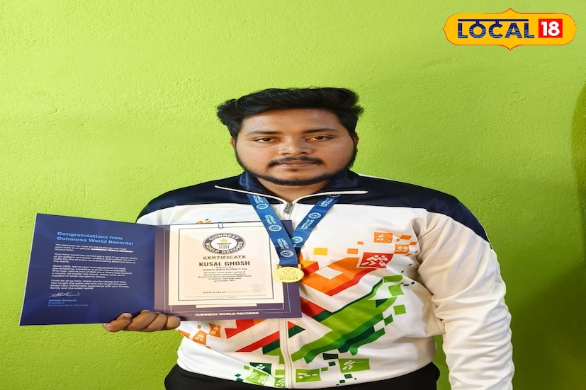 টানা একঘন্টা পাঞ্চ এবং কিক করে 'গিনেস ওয়ার্ল্ড রেকর্ড' গড়ল হাওড়ার কুশল! অবিশ্বাসকে সম্ভব করল হাওড়ার তরুণ। গত কয়েক বছরে আন্তর্জাতিক স্তরে একাধিক সাফল্যের পর এবার বাংলার তরুণের নয়া পালক। (ছবি ও তথ্য: রাকেশ মাইতি)