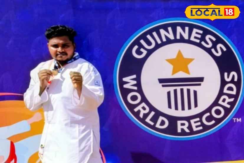 শৈশব থেকে লেখাপড়ার পাশাপাশি খেলাধুলারে বেশ মনোযোগী। গ্রামে প্রথম ক্যারাটে প্রশিক্ষণ শুরু, এরপর একের পর এক সাফল্য। পরিবারের নুন আনতে পান্তা ফুরায়। কুশলের প্রতিভা তুলে ধরতে, ঋণের উপর ভরসা করে আন্তর্জাতিক মঞ্চে পৌঁছে সাফল্য অর্জন করেছে।