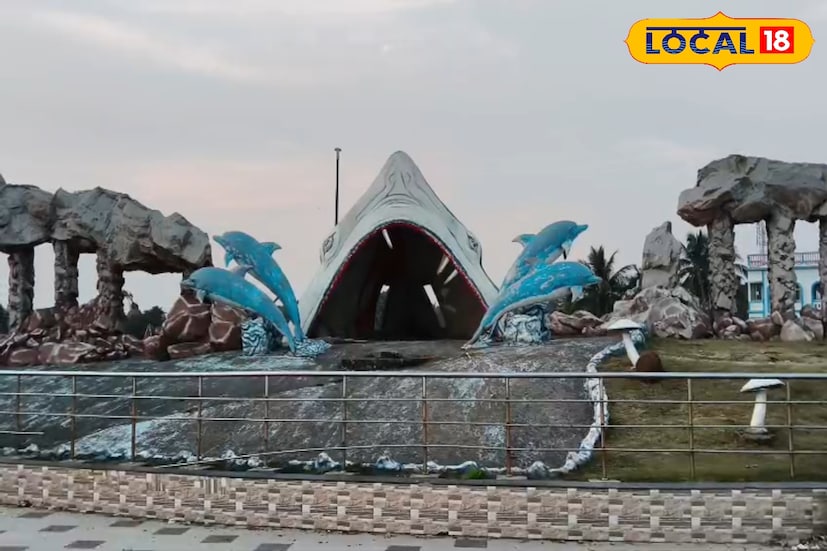 দিঘা থেকে শংকরপুরের দূরত্ব প্রায় ১০-১৫ কিমি, গাড়িতে আধঘন্টার পথ। আসলে কোনও জায়গা থেকে এসে এক জায়গা ঘুরে চলে যাওয়া আর দু'দিন থেকে সেই জায়গা উপভোগ করার মধ্যে কিন্তু অনেক পার্থক্য। একটা জায়গাকে বুঝতে বা চিনতে হলে একটু সময় দিতে হয় অন্তত একটা রাত। অন্যান্য সমুদ্র সৈকতের তুলনায় শংকরপুর প্রচারের দিক দিয়ে একটু পিছিয়েই আছে। বোধহয় একদিক দিয়ে ভালই।