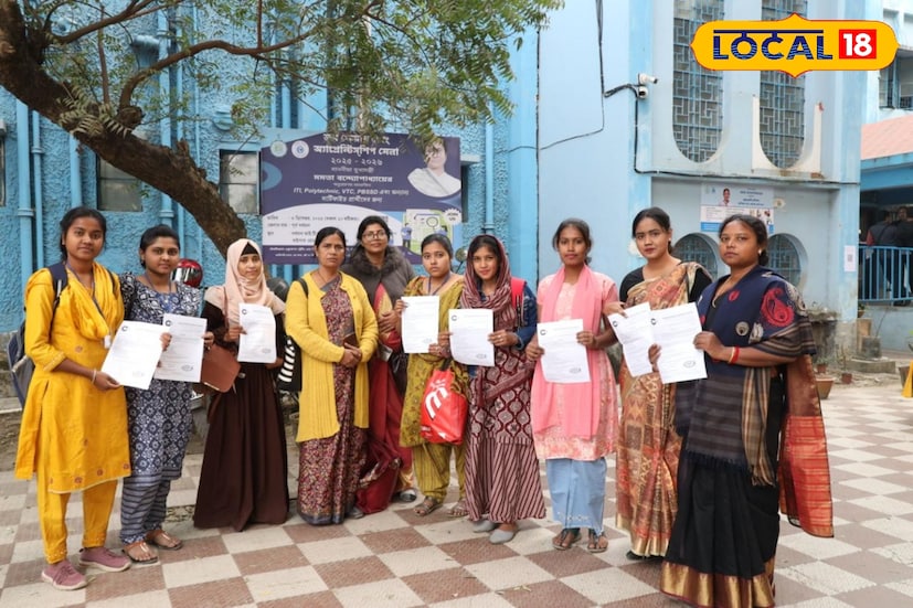 জব ফেয়ার ও অ্যাপ্রেন্টিশিল্প মেলায় অংশগ্রহণকারী যুবক ও যুবতীরা বলেন, পশ্চিমবঙ্গ সরকারের উদ্যোগে অনুষ্ঠিত এই মেলায় বর্ধমানের বিভিন্ন প্রান্ত থেকে বহু যুবক যুবতী অংশগ্রহণ করেছিলেন। এই ধরনের জব ফেয়ার একই ছাদের নিচে বিভিন্ন কোম্পানি এক জায়গায় পাওয়া যায়। সরকারের এই ধরনের উদ্যোগ ভবিষ্যতে আরও যুবক-যুবতীদের চাকরি পাওয়ার ক্ষেত্রে অনেক সুযোগ করে দেবে এবং তাদের মনবলও অনেকটাই বৃদ্ধি পাবে। (ছবি ও তথ্য: সায়নী সরকার)