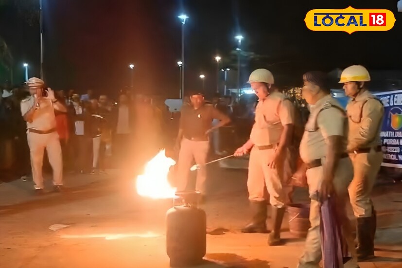 শীতের ভরা পর্যটন মরসুম শুরু হওয়ার আগে দিঘায় সমস্ত প্রস্তুতি সেরে রাখছে প্রশাসন। একাধিকবার দিঘার বিভিন্ন হোটেলে অগ্নিকাণ্ডের ঘটনা ঘটেছে। সেই কারণে এবারের শীতের পর্যটন মরসুম শুরুর আগে আরও সতর্ক হতে হয়ে উঠেছে দমকল ও প্রশাসন। হোটেলে আগুন লাগলে কী করা উচিত ? কোন ধাপে কীভাবে আগুন নেভাতে হয়? তা সতর্ক করতে দিঘায় বিশেষ ফায়ার সেফটি মক ড্রিল করা হয়। (তথ্য ও ছবি : মদন মাইতি)