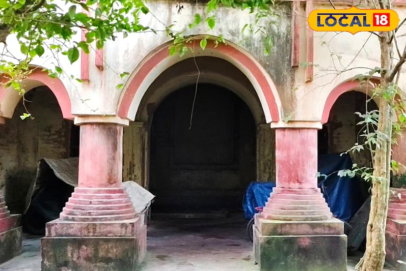 শুধুই দিঘা বা মন্দারমণি নয়, এবার সেজে উঠবে সাহিত্য সম্রাট বঙ্কিমচন্দ্রের স্মৃতি বিজড়িত কপালকুণ্ডলা মন্দির। তৈরি হবে অ্যামিনিটি সেন্টার, সিঁড়ি, রাস্তা, কার পার্কিং এবং পর্যটকদের বসার জায়গা। দারিয়াপুরের কপালকুণ্ডলা মন্দির যেখানে কাপালিক বঙ্কিমচন্দ্রকে আটকে রেখেছিলেন, তা দীর্ঘদিন ধরে অবহেলায় পড়ে রয়েছে। পর্যটকরা আকৃষ্ট হয়ে গেলেও হতাশ হয়ে ফিরেছেন বারবার। অবশেষে সেই জরাজীর্ণ কপালকুণ্ডলাকে নতুন ভাবে সাজিয়ে তুলতে বড় উদ্যোগ নিল পর্যটন দফতর।